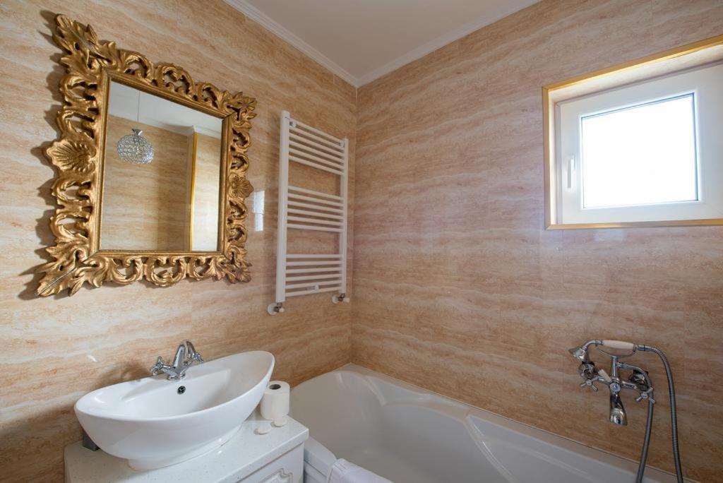 Rania Apartments Kaloşvar Dış mekan fotoğraf