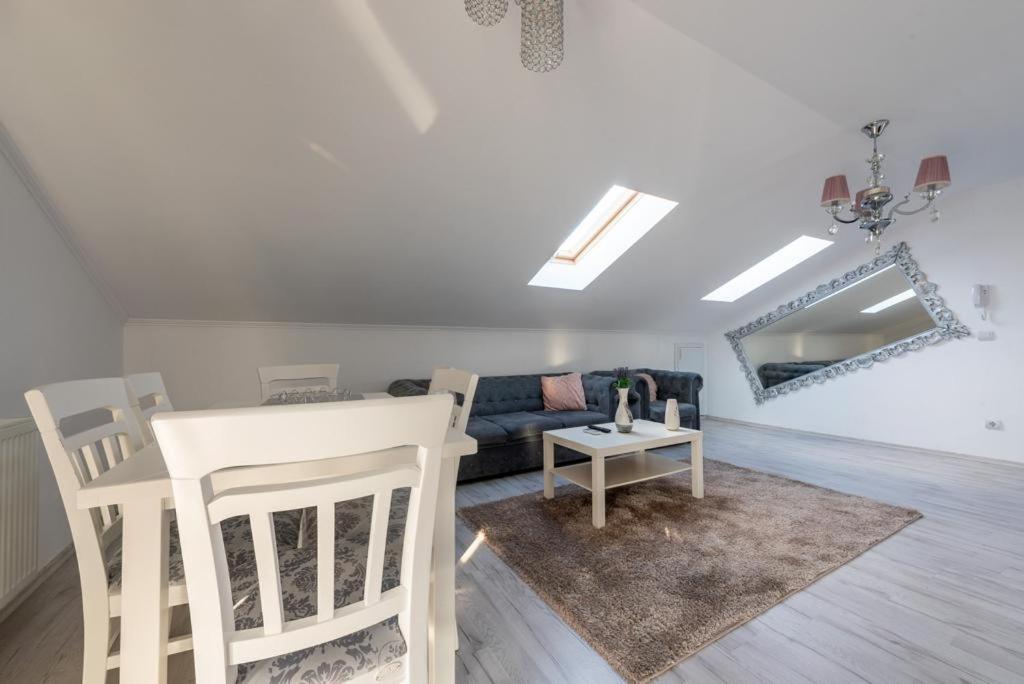 Rania Apartments Kaloşvar Dış mekan fotoğraf